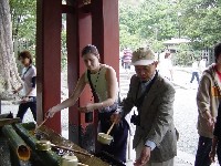 [Taken by Tomoko] washing at the temple