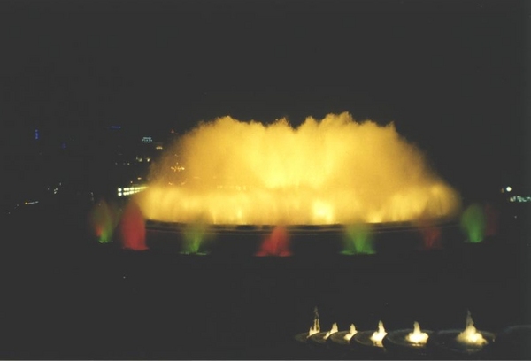 38fountainupcloseyellow